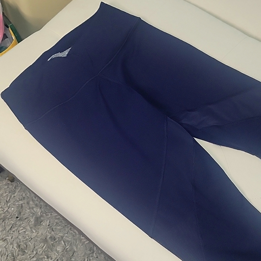 NWOT- Victoria Secret Sport Legging